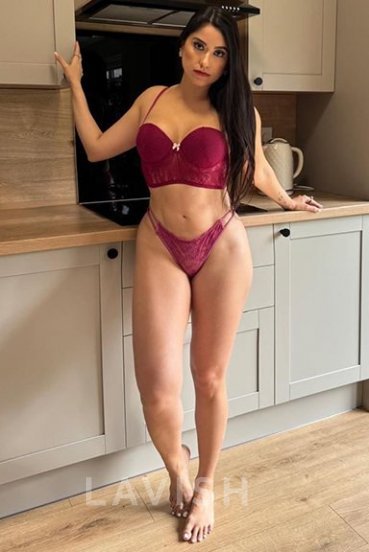 cheap london escorts busty party girls GFE ANNIE
